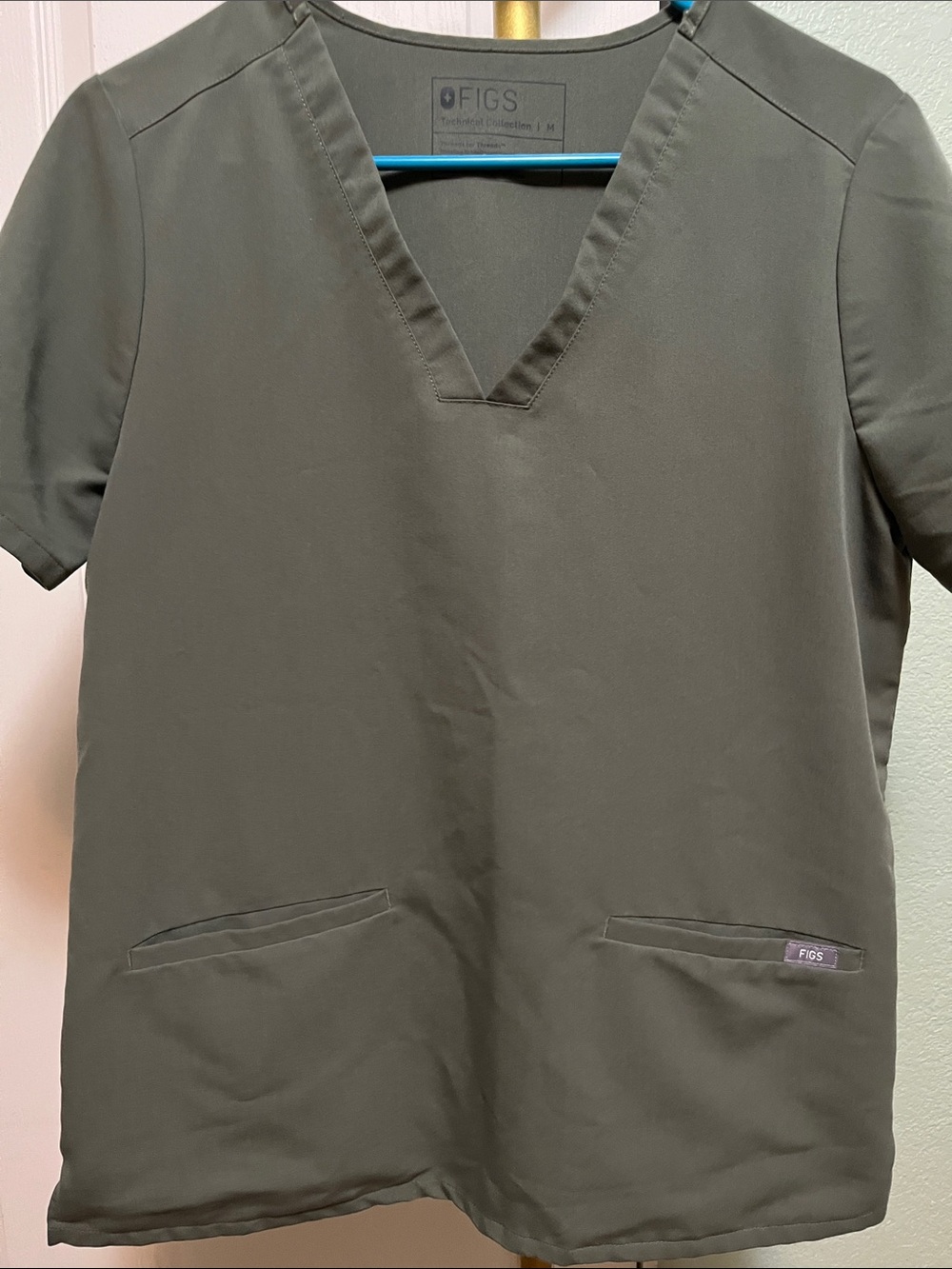 Figs womens Olive V-Neck Short Sleeve Scrub Top Sz Medium